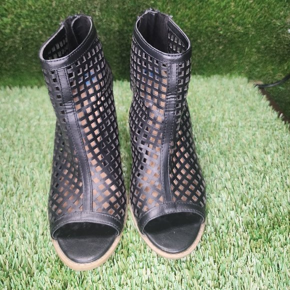 REPORT | Black Leather Caged Bootie in Good Condition - Picture 1 of 5